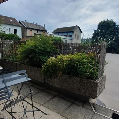 T2 Spacieux Entre Centre Et *